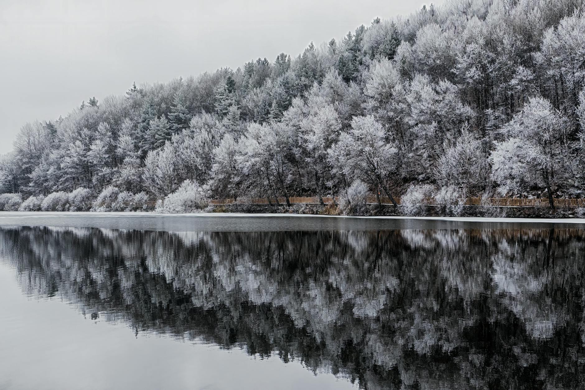 donmuş göl yansıma fotoğraf