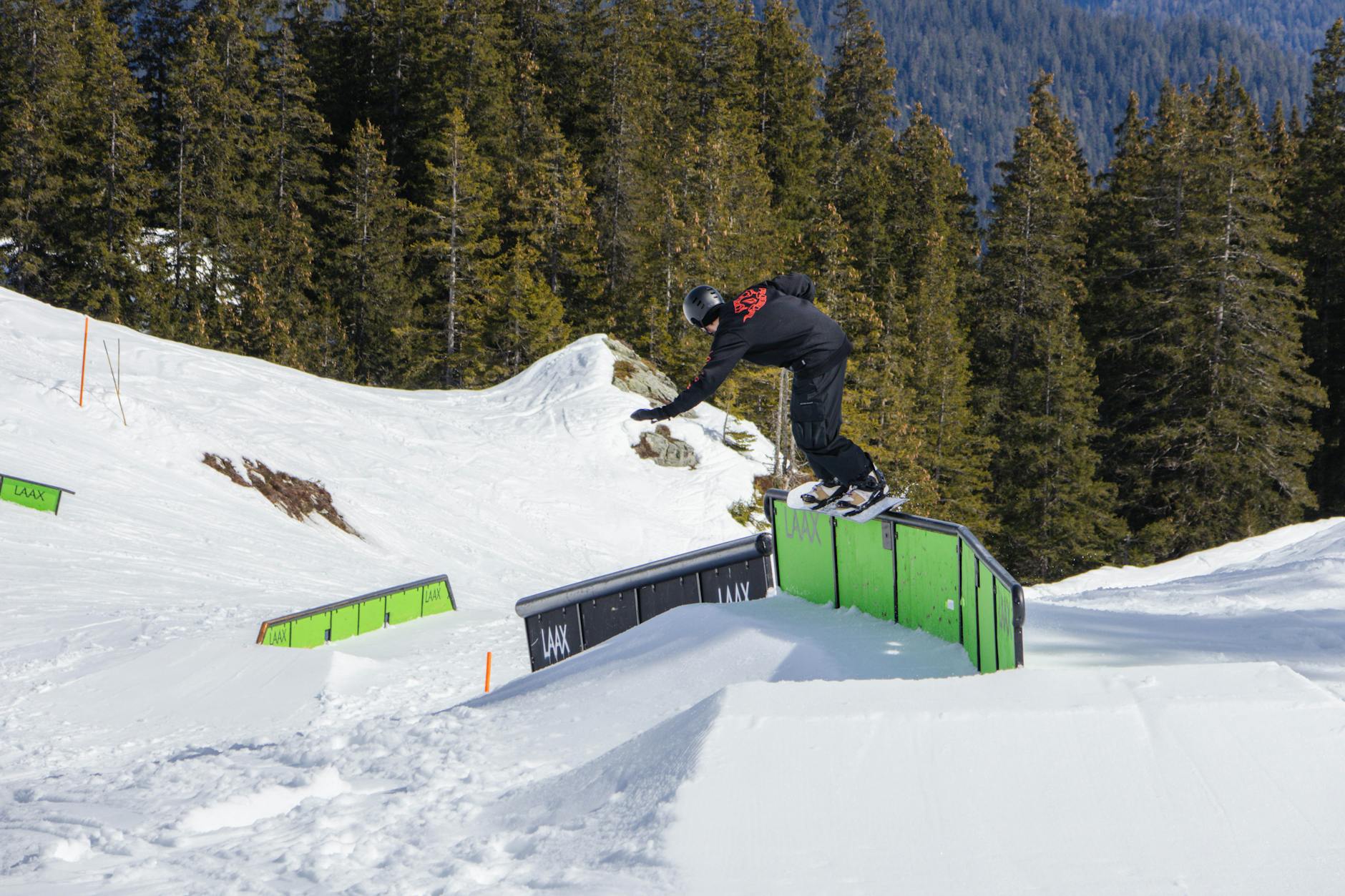 Snowpark'ta freestyle atlamalar