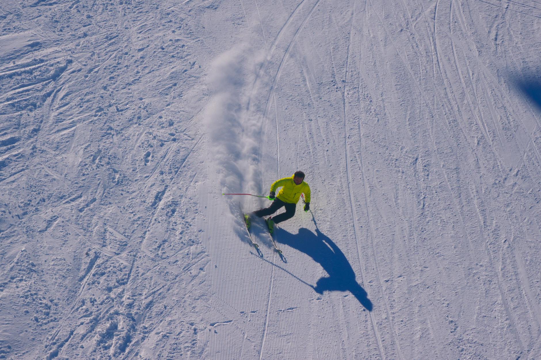 kayakçı snowboard